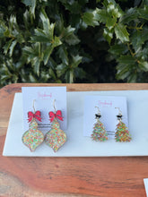 Load image into Gallery viewer, Tinsel Trees 🌹