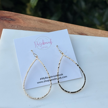 Load image into Gallery viewer, Simple &amp; Chic 🌹
