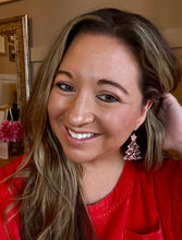 Load image into Gallery viewer, Oh Tannen-glam! Oh Tannen-glam! 🌹
