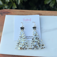 Load image into Gallery viewer, Tree-mendous Sparkle 🌹
