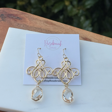 Load image into Gallery viewer, Buzz &amp; Bling 🌹

