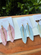 Load image into Gallery viewer, Fancy Feathers🌹-light green
