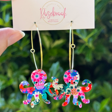 Load image into Gallery viewer, Octo Bloom Hoops 🌹
