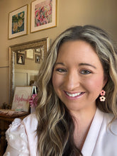 Load image into Gallery viewer, Pretty Petals 🌹
