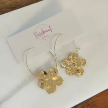 Load image into Gallery viewer, The Dainty Golden Florals 🌹
