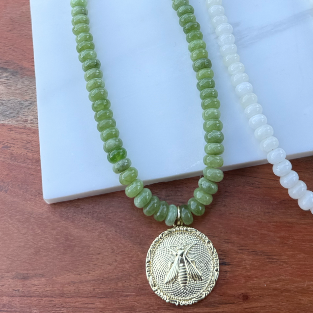 Green Stone With Lg Bee Pendant Necklace