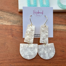 Load image into Gallery viewer, Fresh&amp; Fab-Ivory &amp; White 🌹

